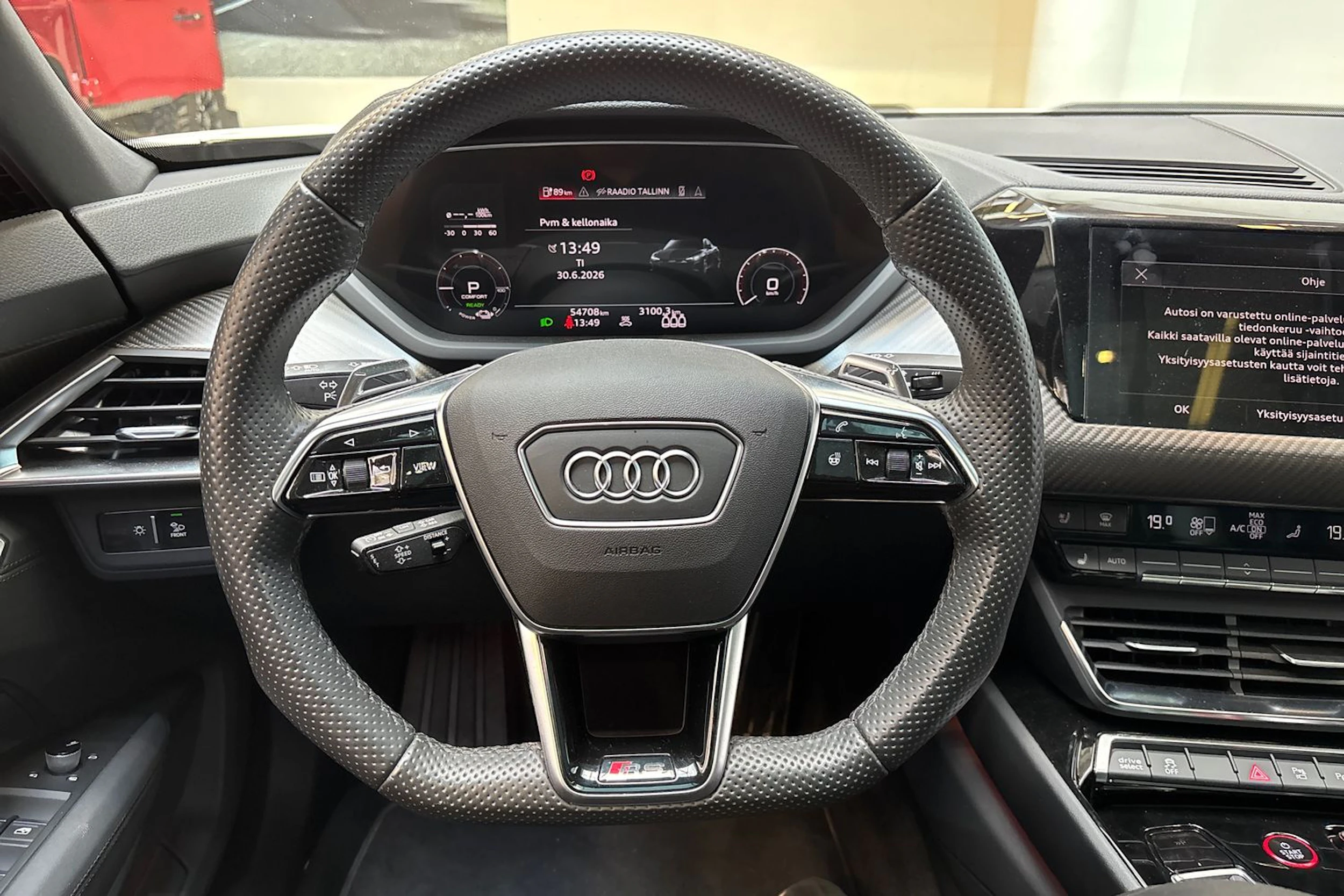 valkoinen Audi RS e-tron GT 2022 kuva 22.