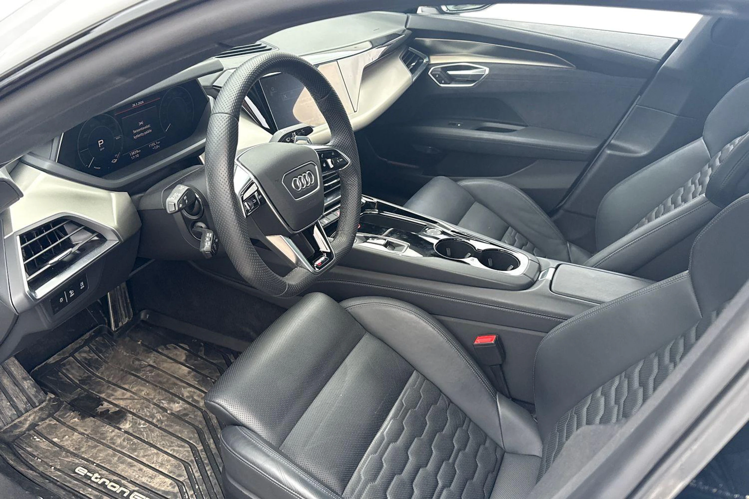 harmaa Audi RS e-tron GT 2023 kuva 3.