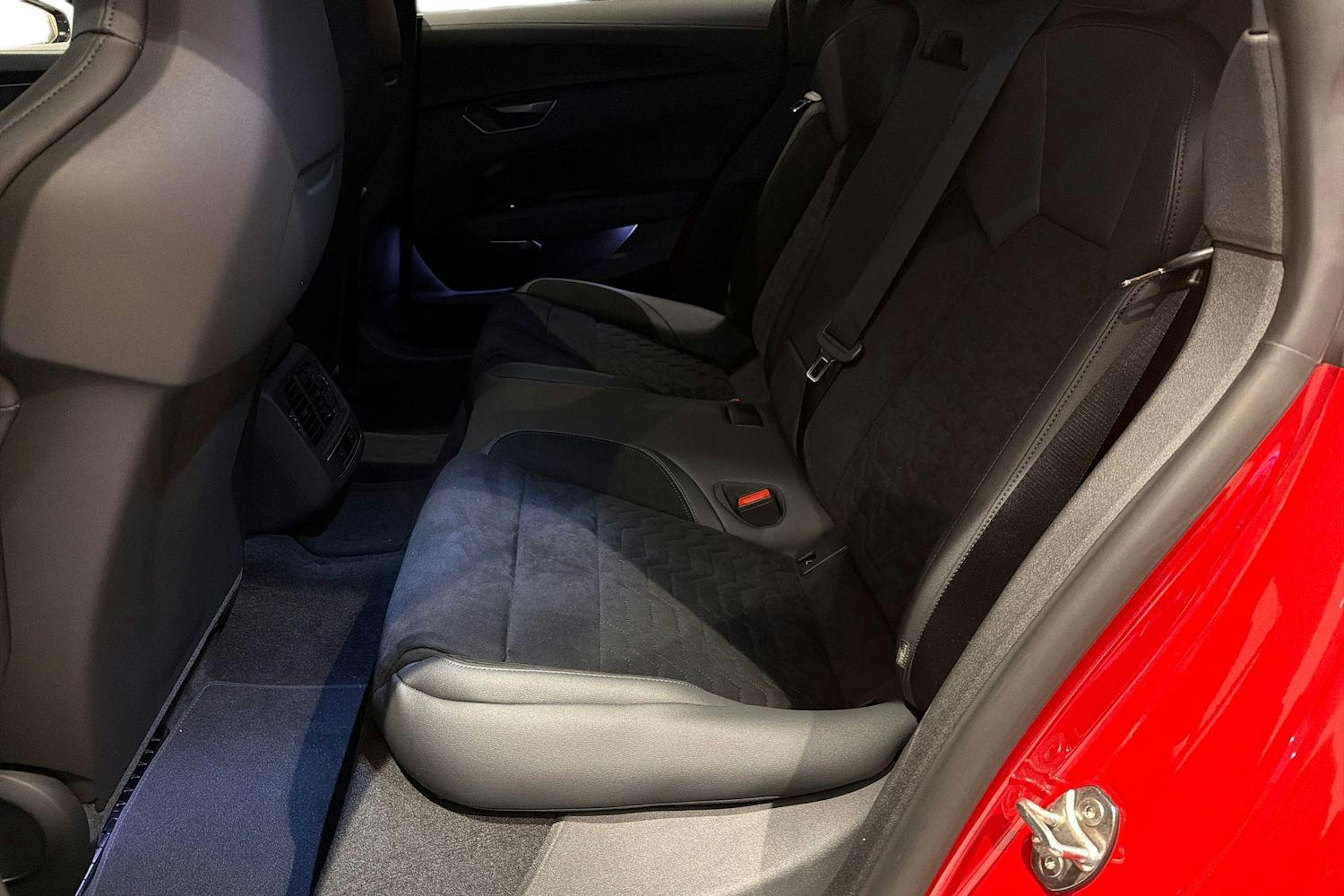 punainen Audi RS e-tron GT 2025 kuva 8.