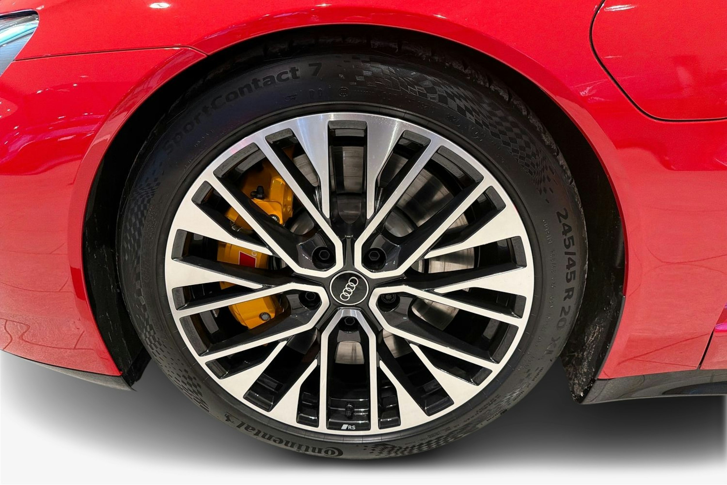 punainen Audi RS e-tron GT 2025 kuva 9.