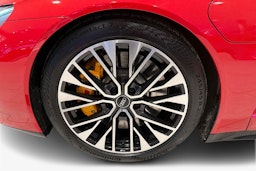 punainen Audi RS e-tron GT 2025 kuva 9.