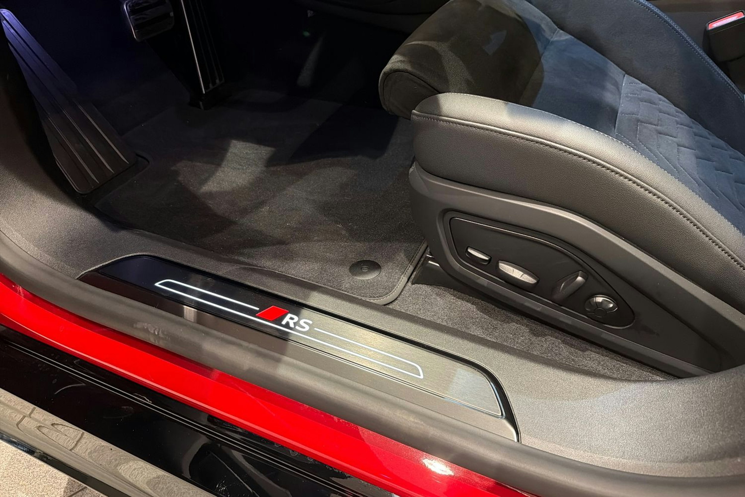 punainen Audi RS e-tron GT 2025 kuva 13.