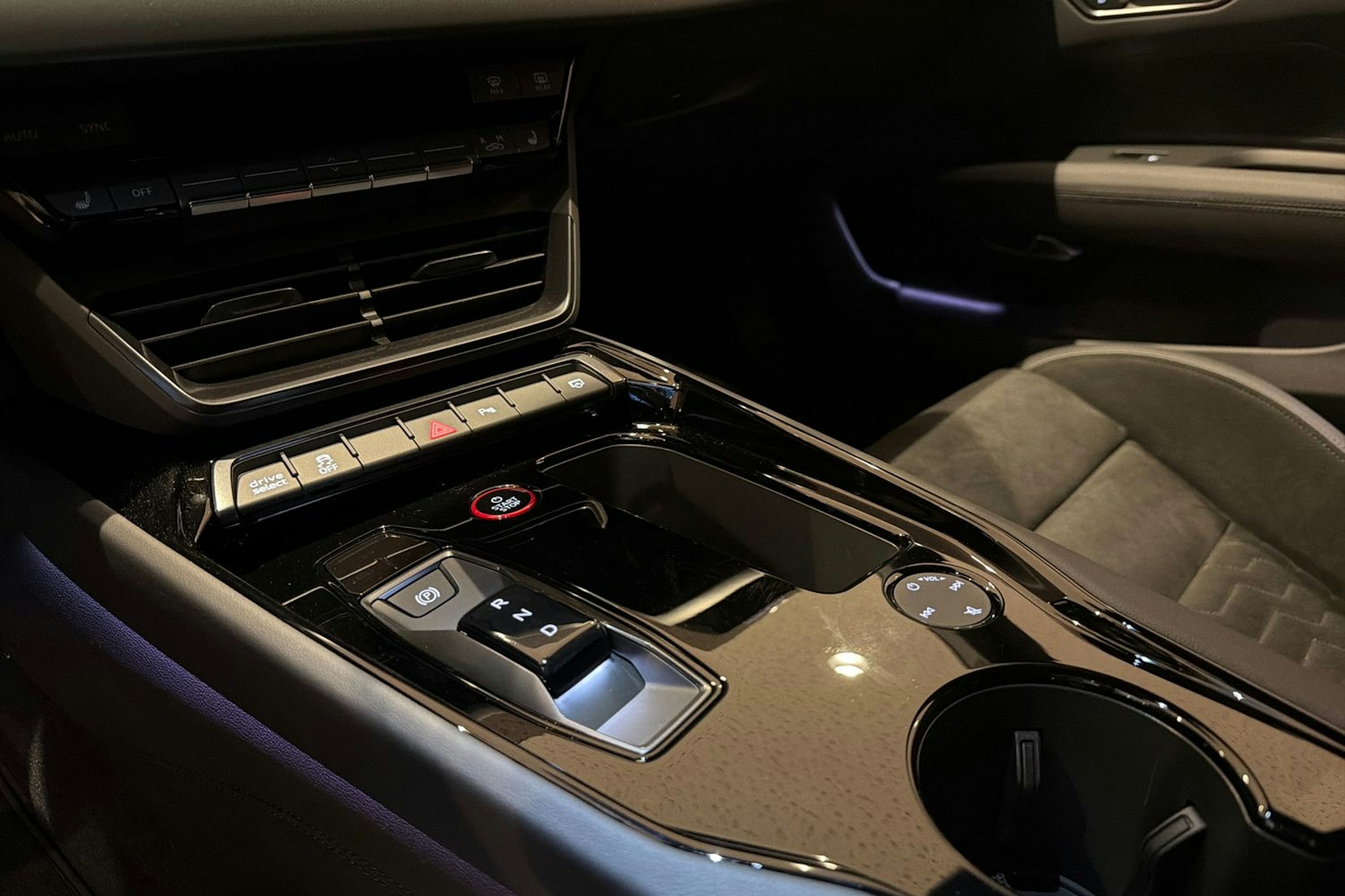 punainen Audi RS e-tron GT 2025 kuva 14.