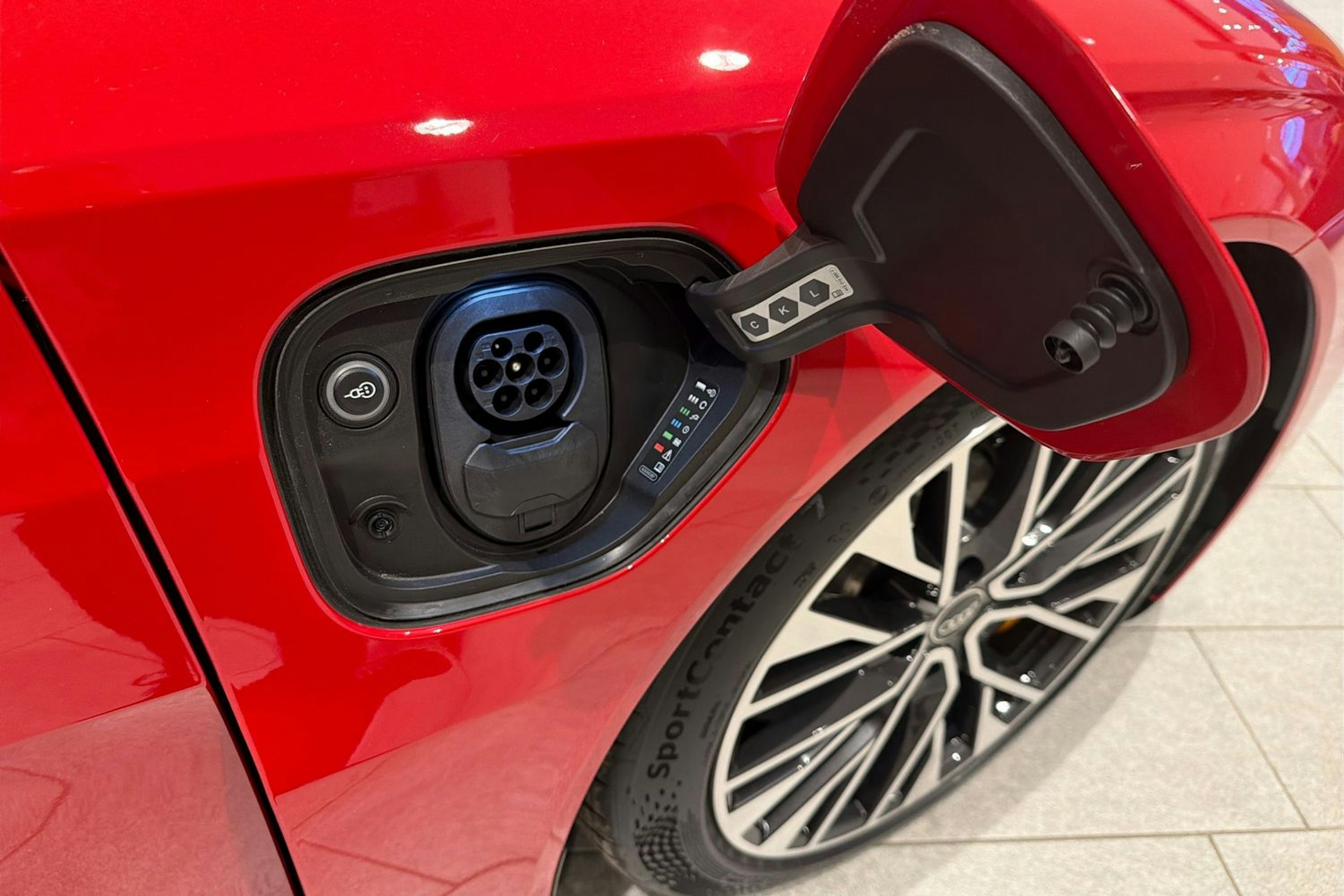 punainen Audi RS e-tron GT 2025 kuva 24.