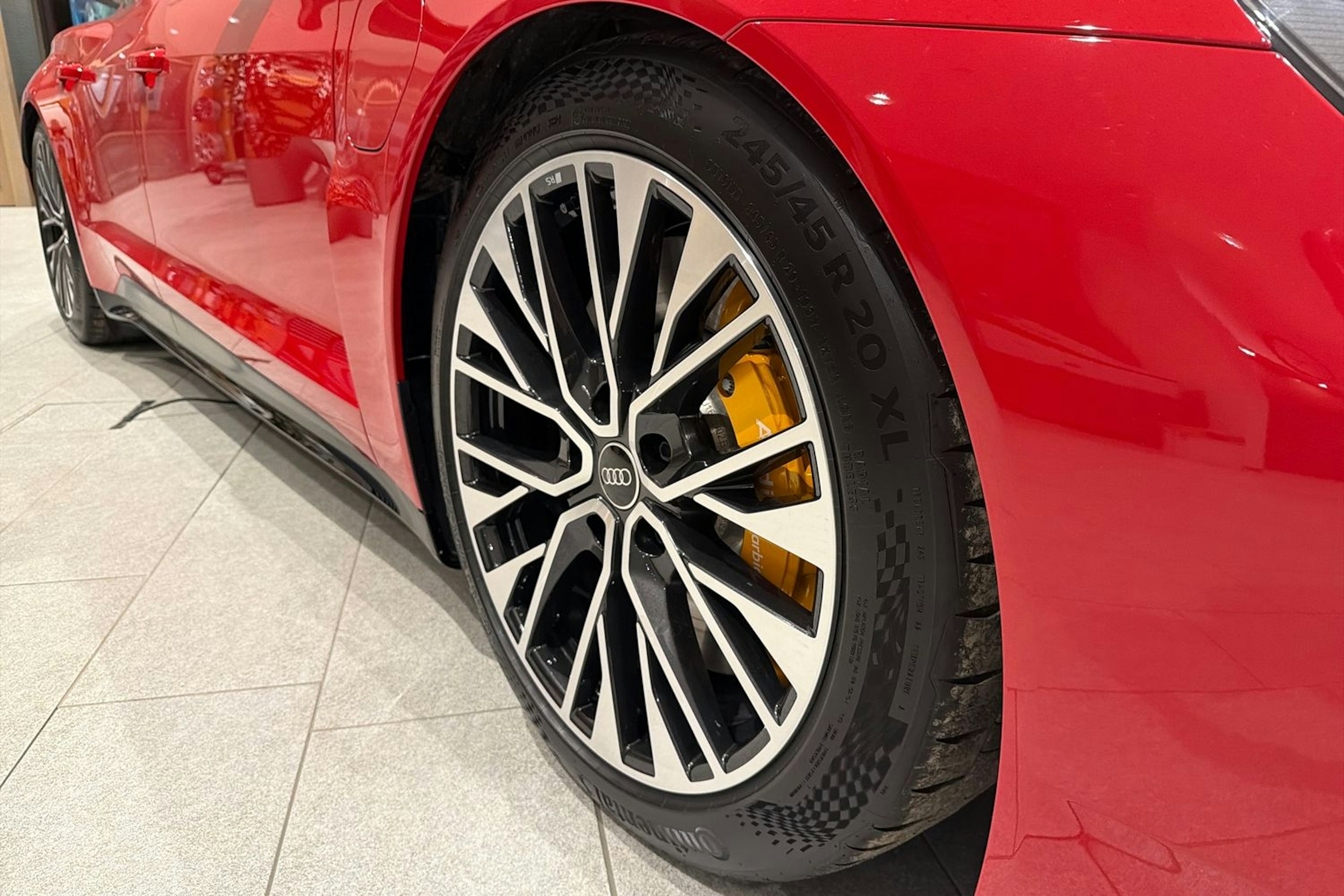 punainen Audi RS e-tron GT 2025 kuva 25.