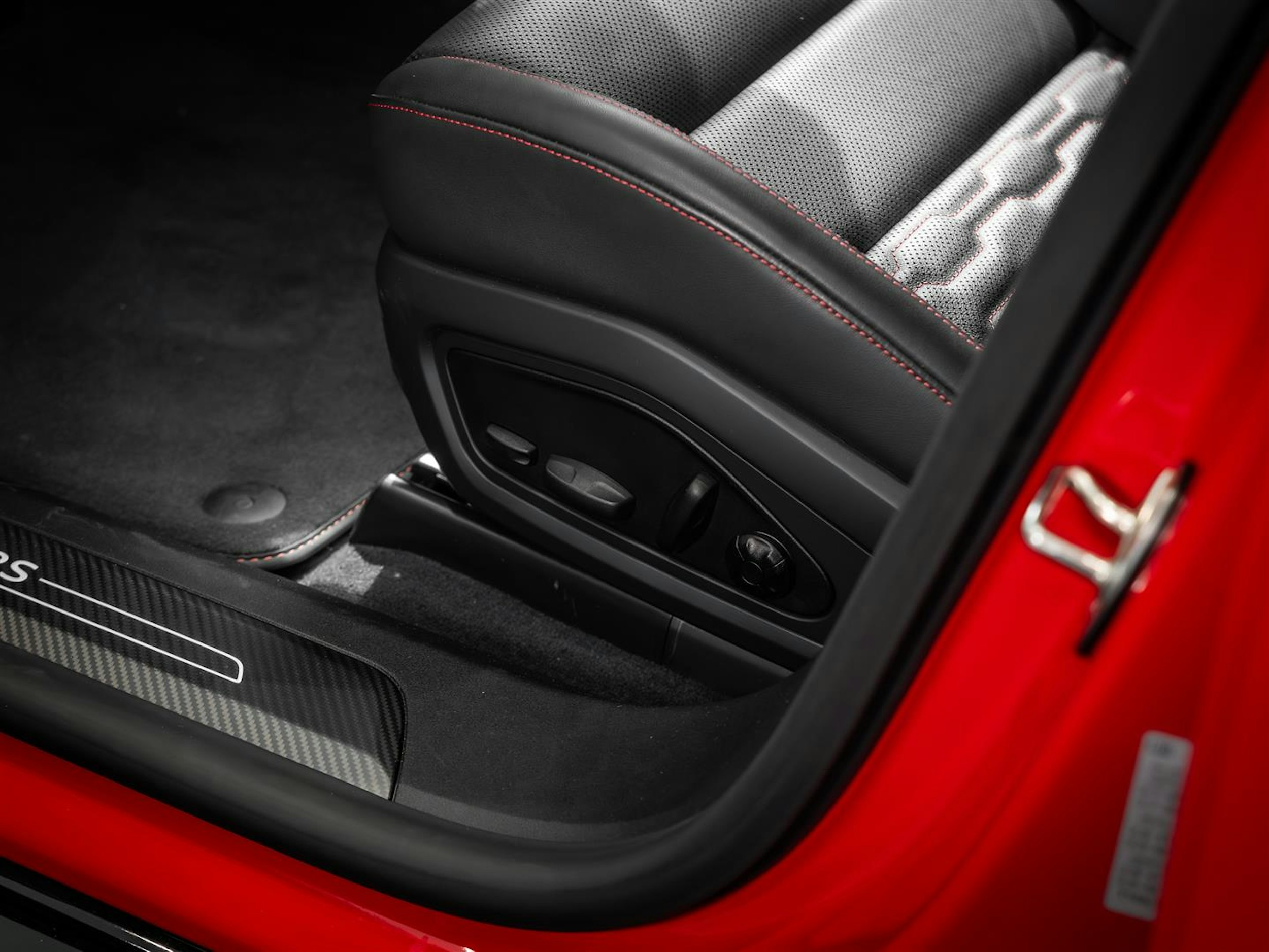 punainen Audi RS e-tron GT 2025 kuva 29.