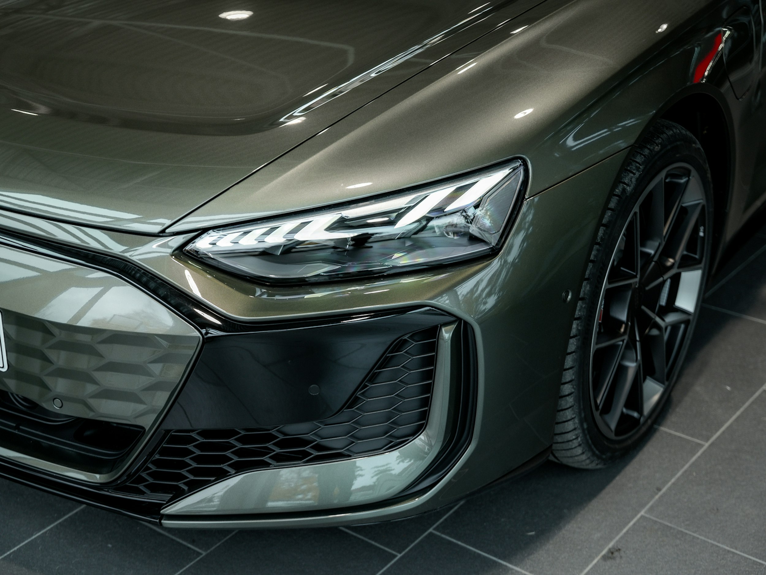 vihreä Audi RS e-tron GT 2025 kuva 3.