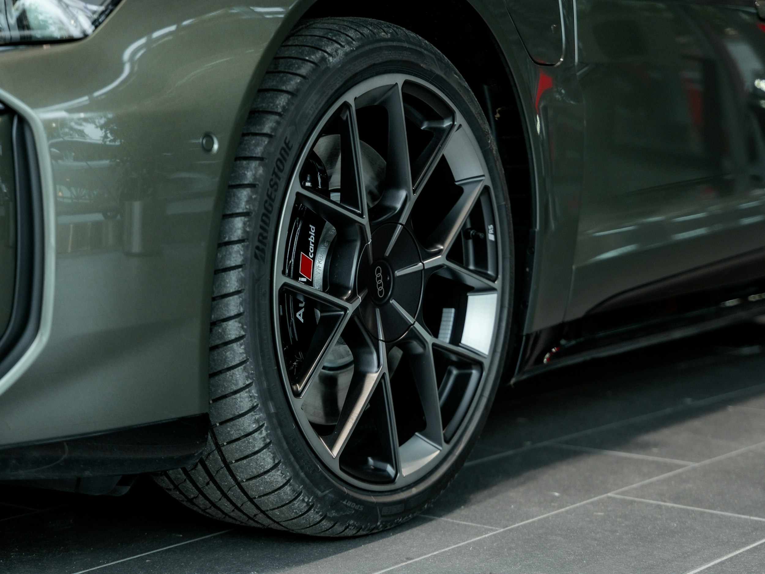 vihreä Audi RS e-tron GT 2025 kuva 5.