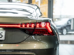 vihreä Audi RS e-tron GT 2025 kuva 12.