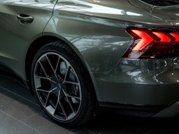 vihreä Audi RS e-tron GT 2025 kuva 14.