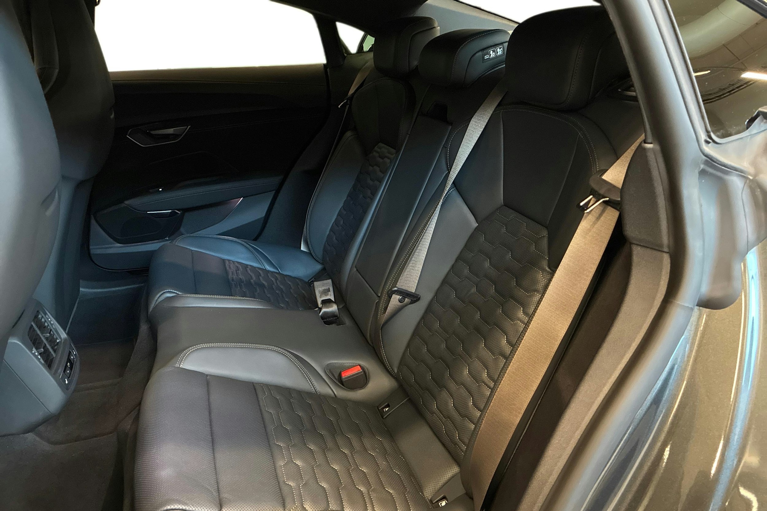 harmaa Audi RS e-tron GT 2025 kuva 8.