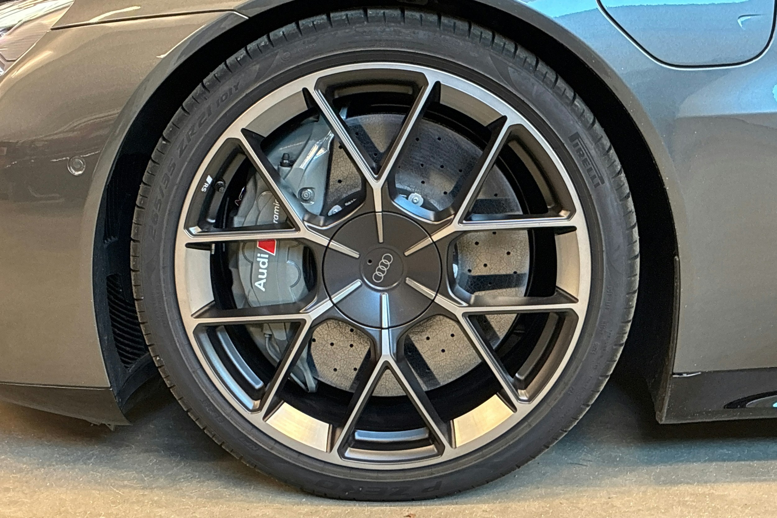 harmaa Audi RS e-tron GT 2025 kuva 9.