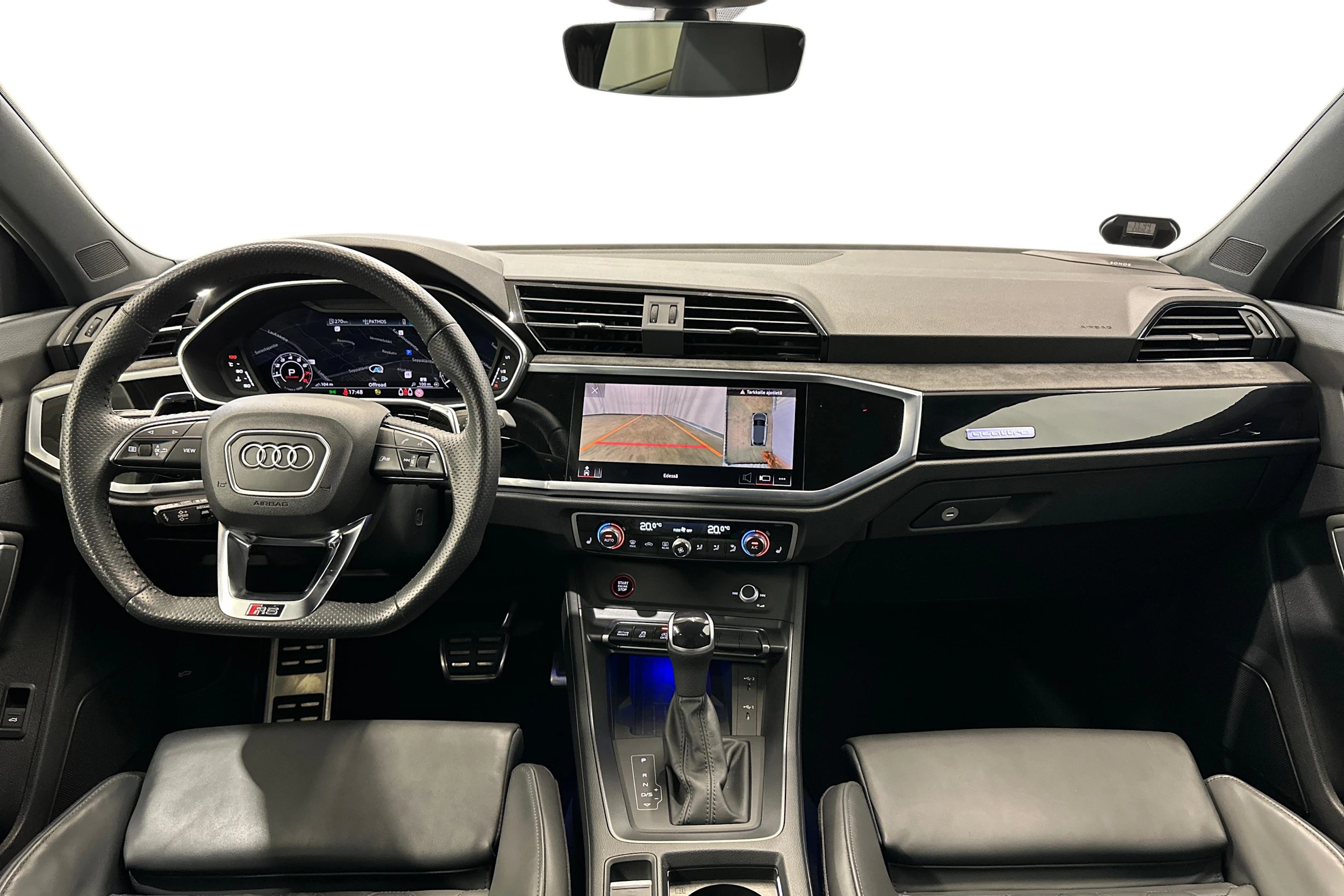 harmaa Audi RS Q3 2022 kuva 9.