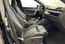 harmaa Audi RS Q3 2022 kuva 13.