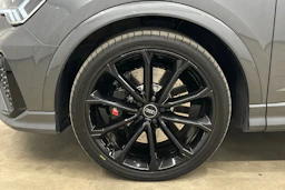 harmaa Audi RS Q3 2022 kuva 16.