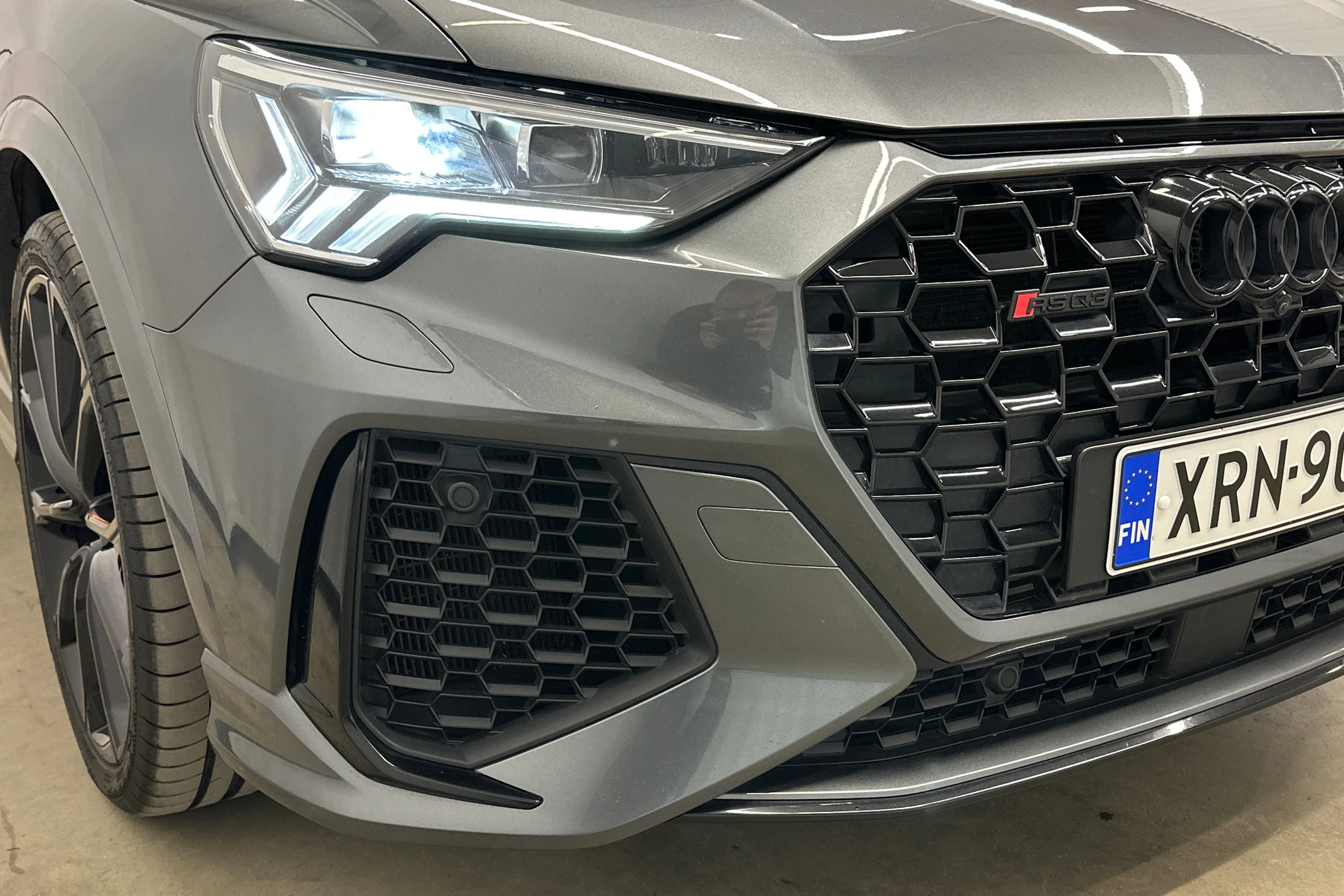 harmaa Audi RS Q3 2022 kuva 32.