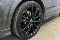 harmaa Audi RS Q3 2022 kuva 34.