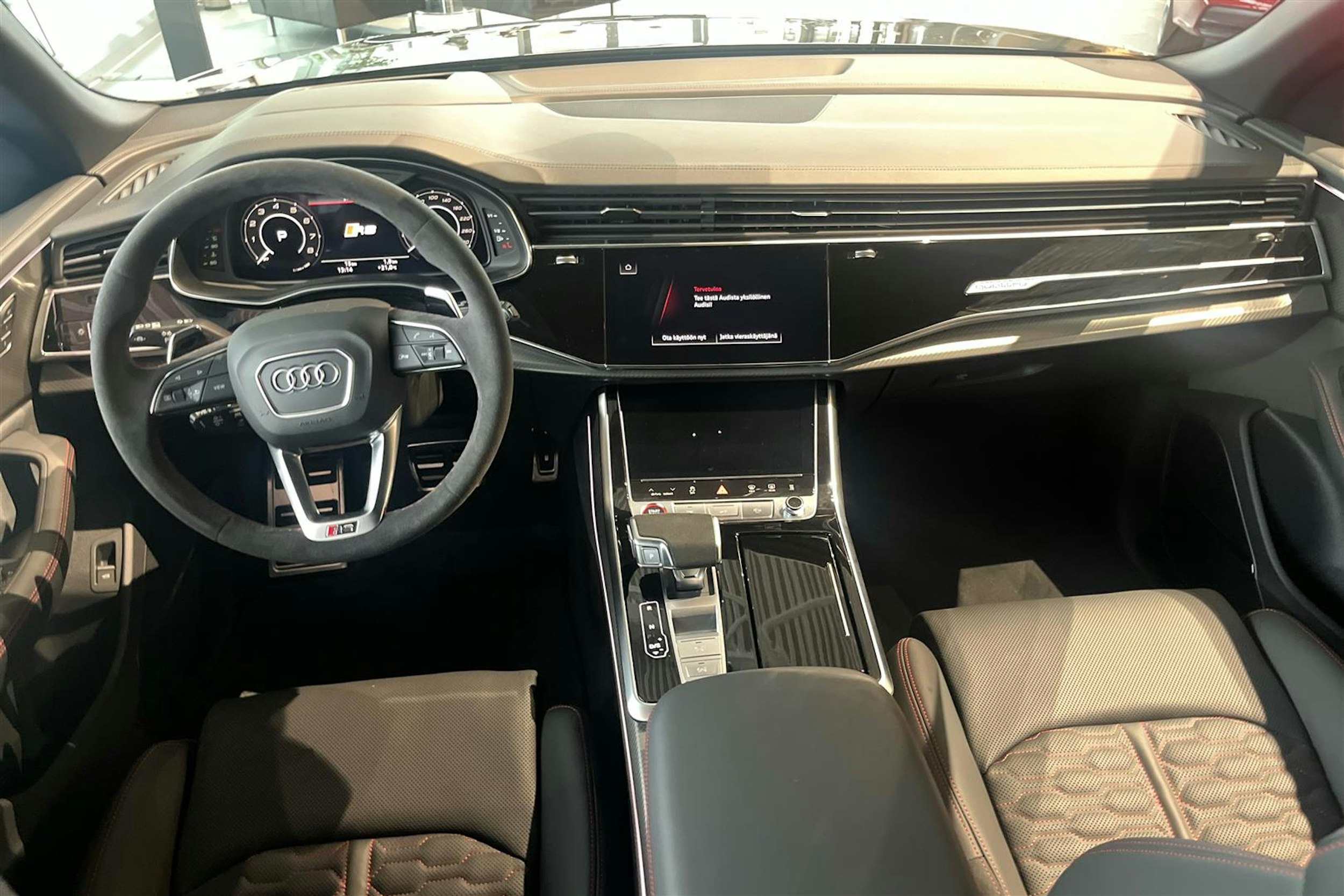 mythos musta Audi RS Q8 2025 kuva 7.