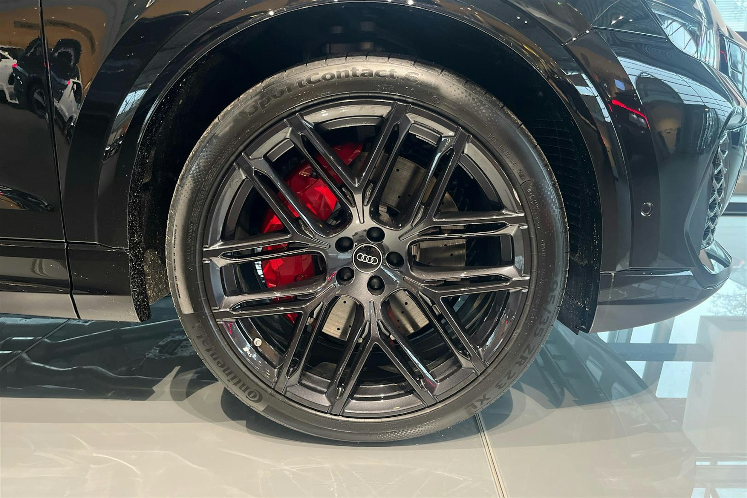 mythos musta Audi RS Q8 2025 kuva 9.