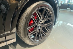 mythos musta Audi RS Q8 2025 kuva 10.