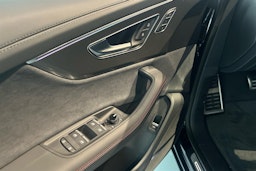 mythos musta Audi RS Q8 2025 kuva 12.