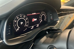 mythos musta Audi RS Q8 2025 kuva 13.