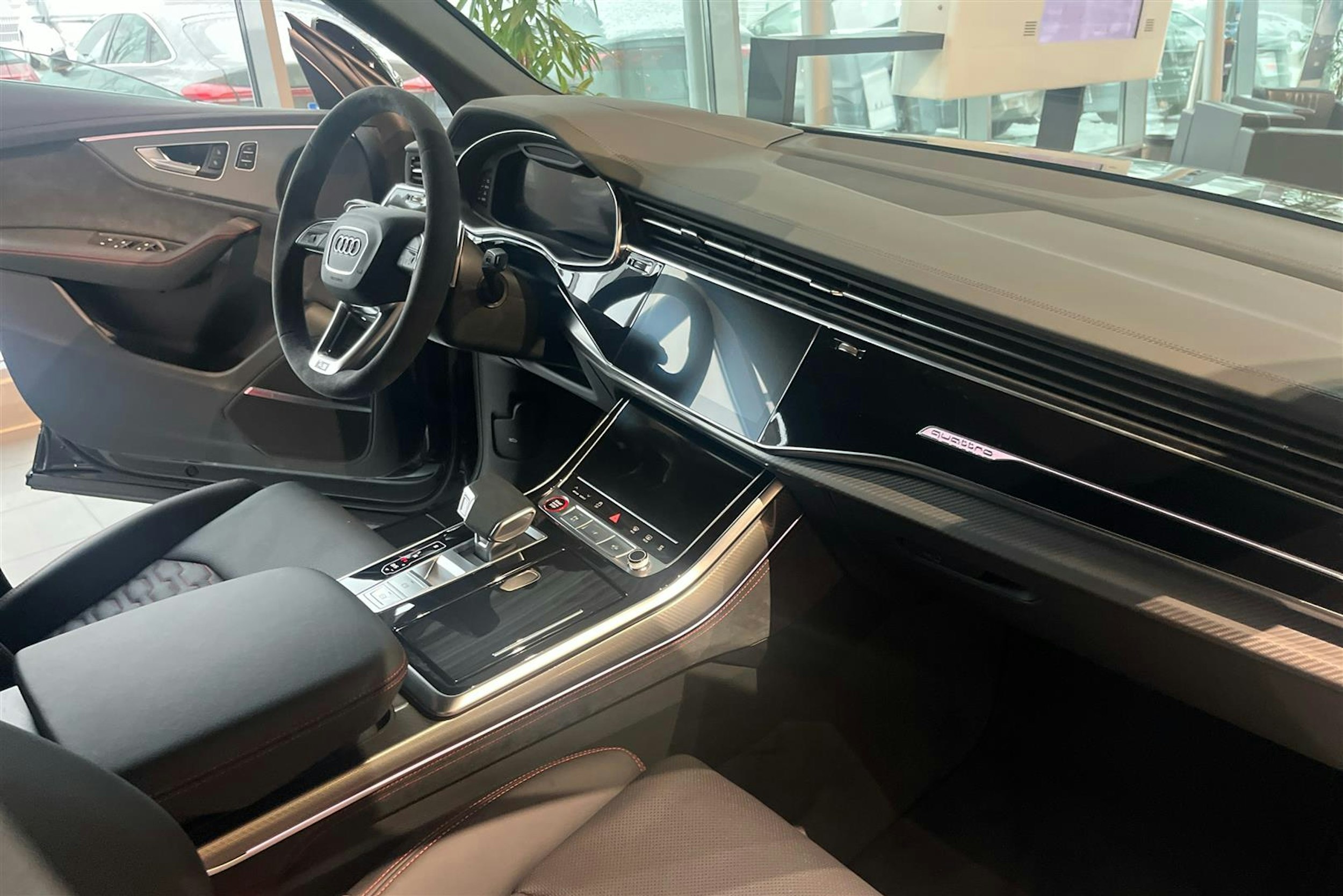 mythos musta Audi RS Q8 2025 kuva 17.