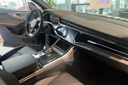 mythos musta Audi RS Q8 2025 kuva 17.