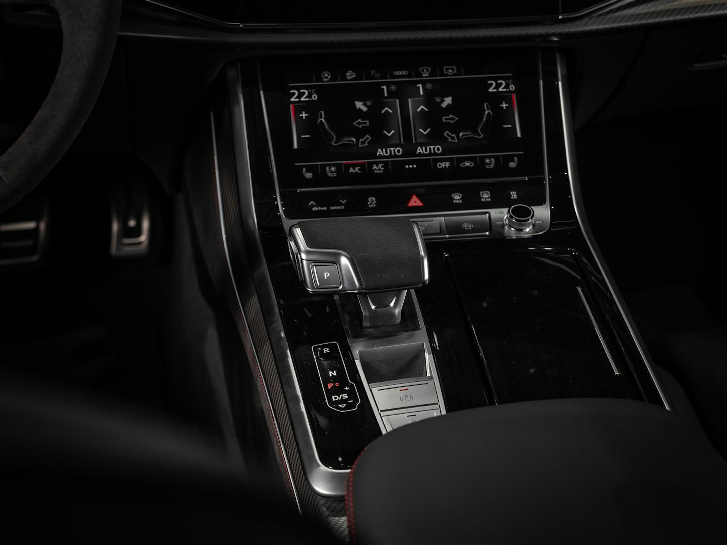 mythos musta Audi RS Q8 2025 kuva 18.