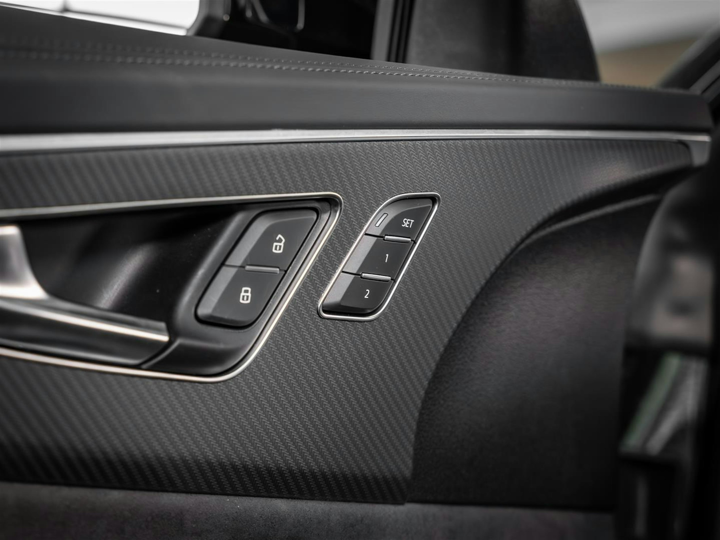 mythos musta Audi RS Q8 2025 kuva 20.