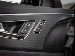 mythos musta Audi RS Q8 2025 kuva 20.