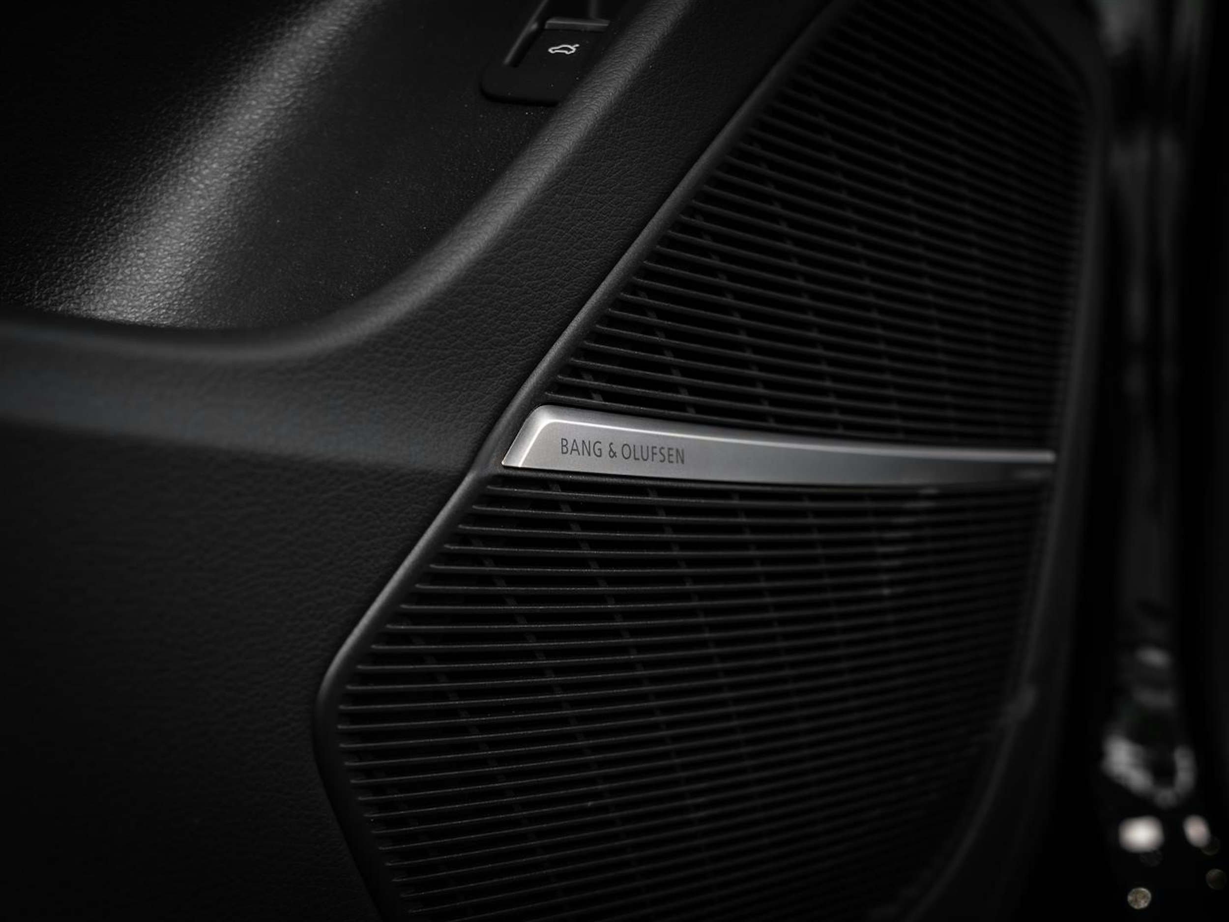 mythos musta Audi RS Q8 2025 kuva 21.