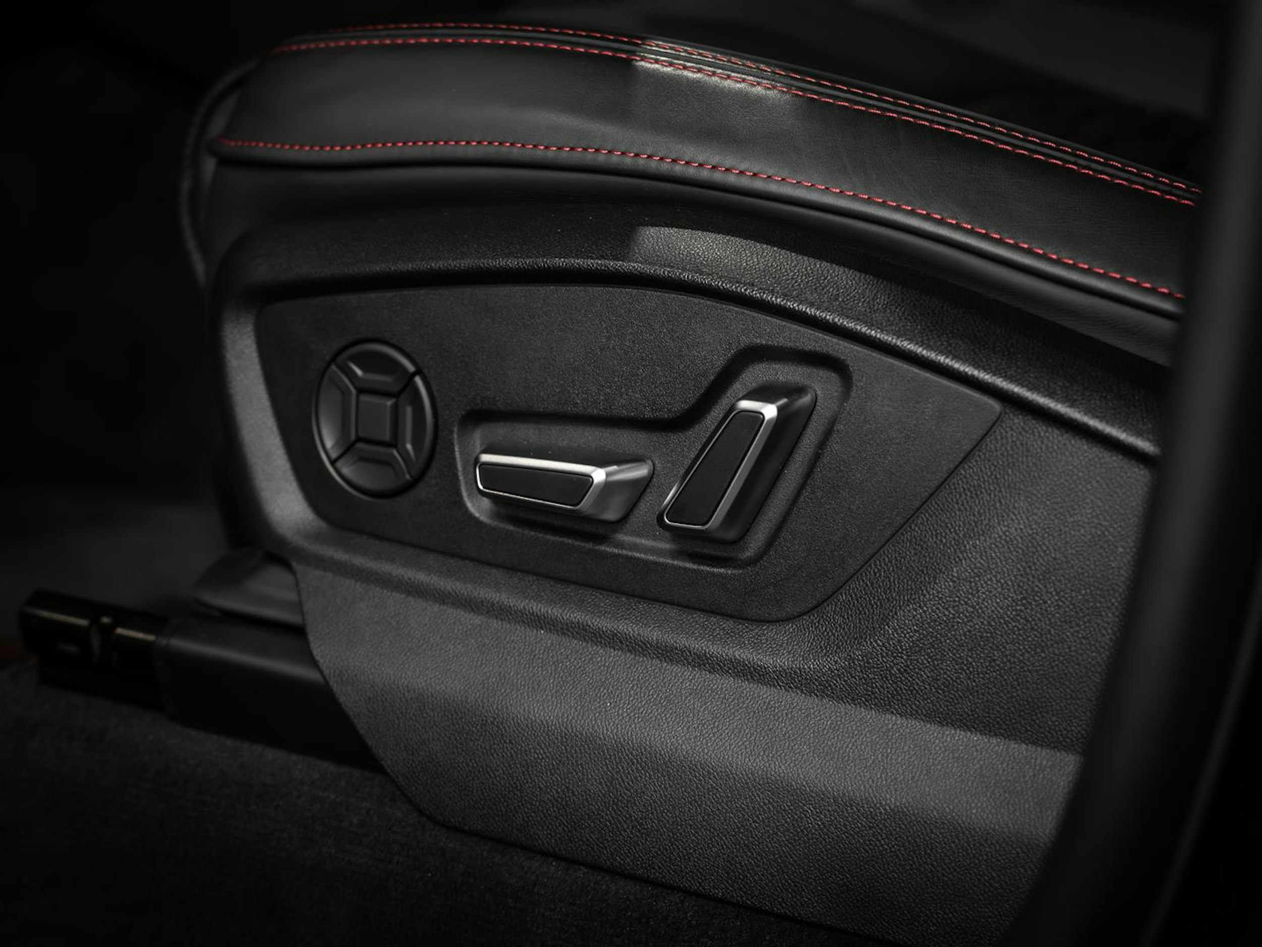 mythos musta Audi RS Q8 2025 kuva 22.
