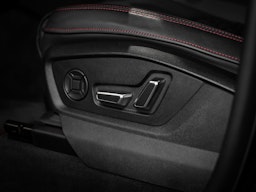 mythos musta Audi RS Q8 2025 kuva 22.