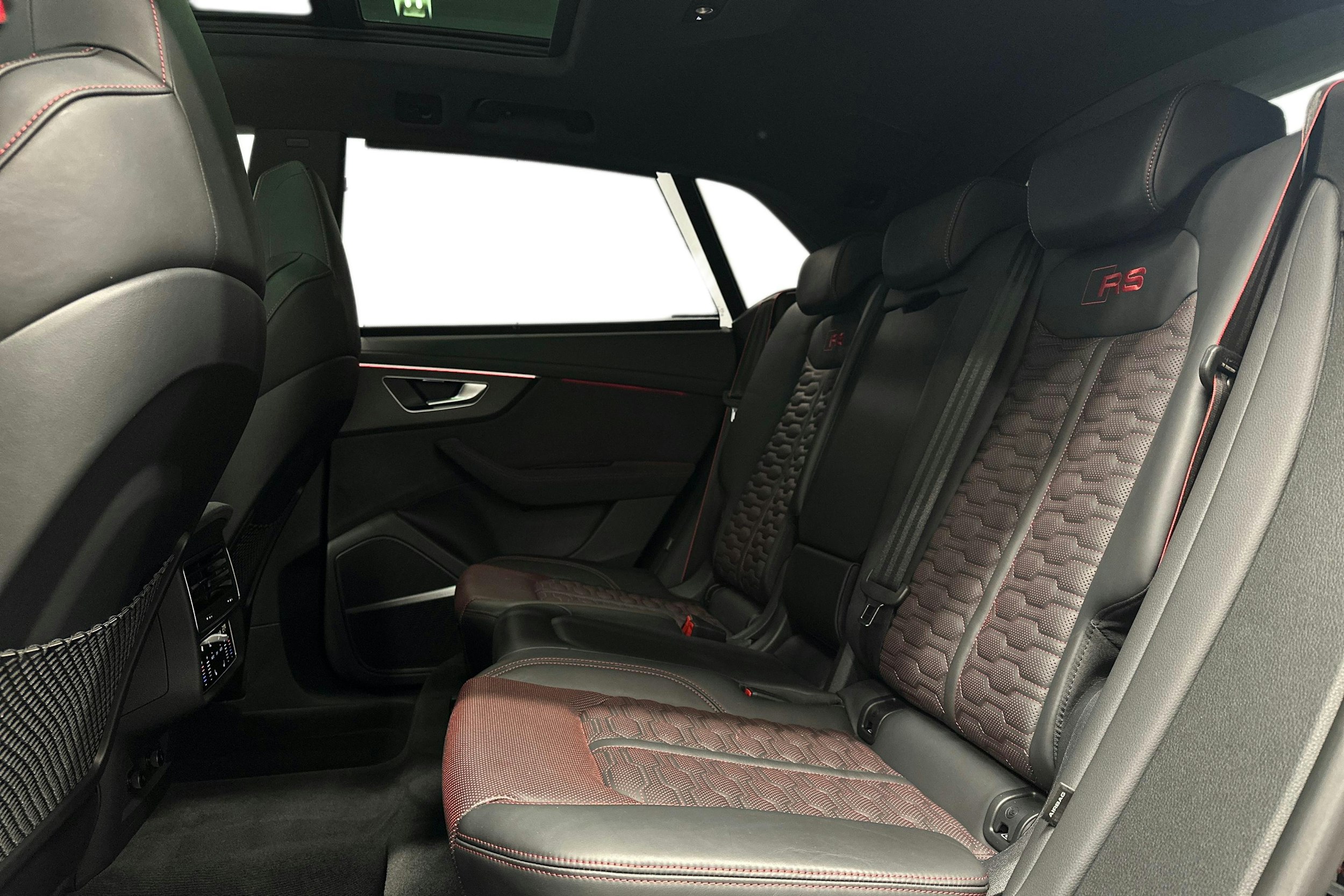 met. musta Audi RS Q8 2025 kuva 8.