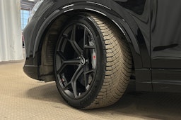 met. musta Audi RS Q8 2025 kuva 10.