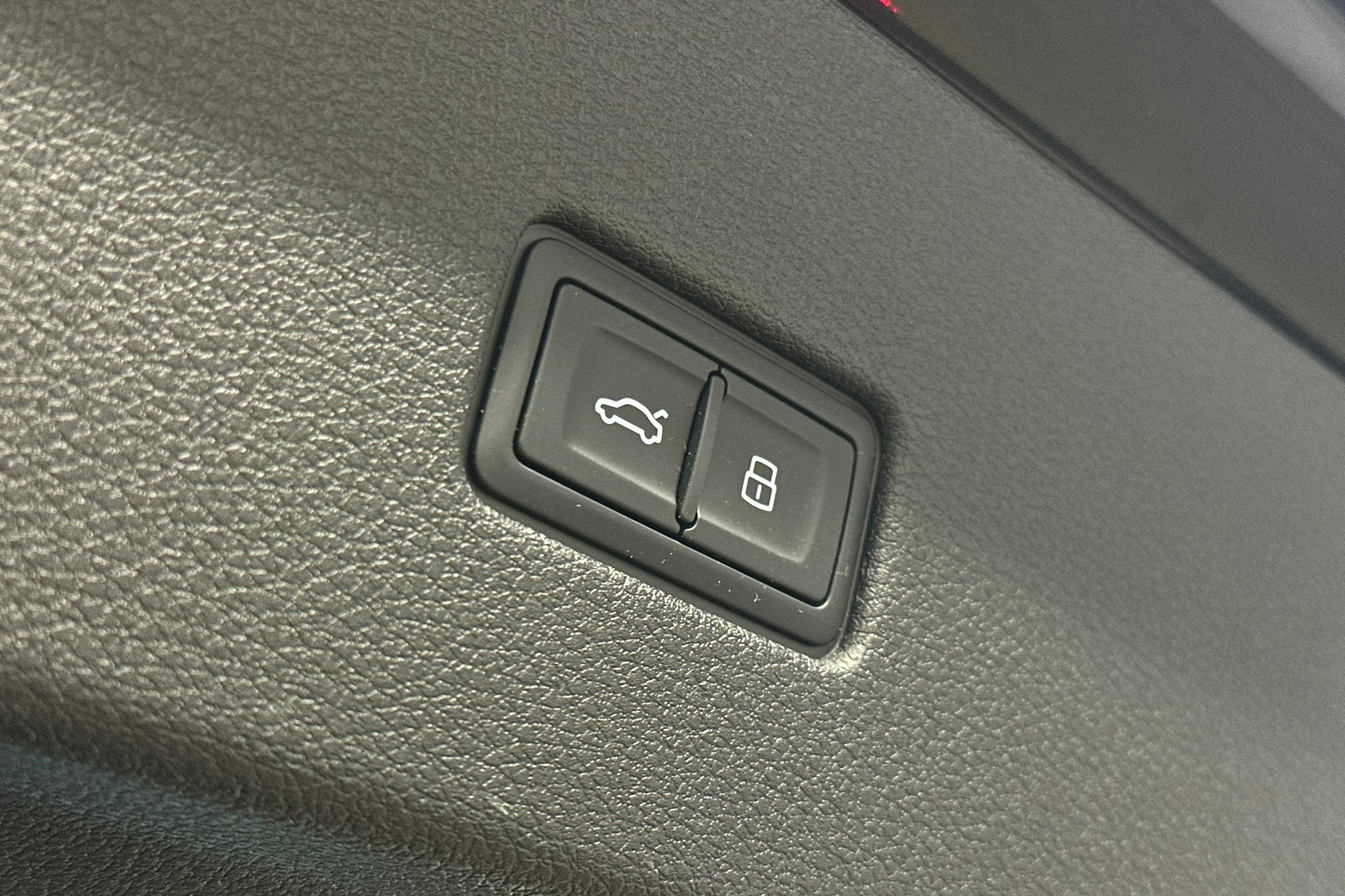 met. musta Audi RS Q8 2025 kuva 12.