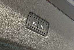 met. musta Audi RS Q8 2025 kuva 12.