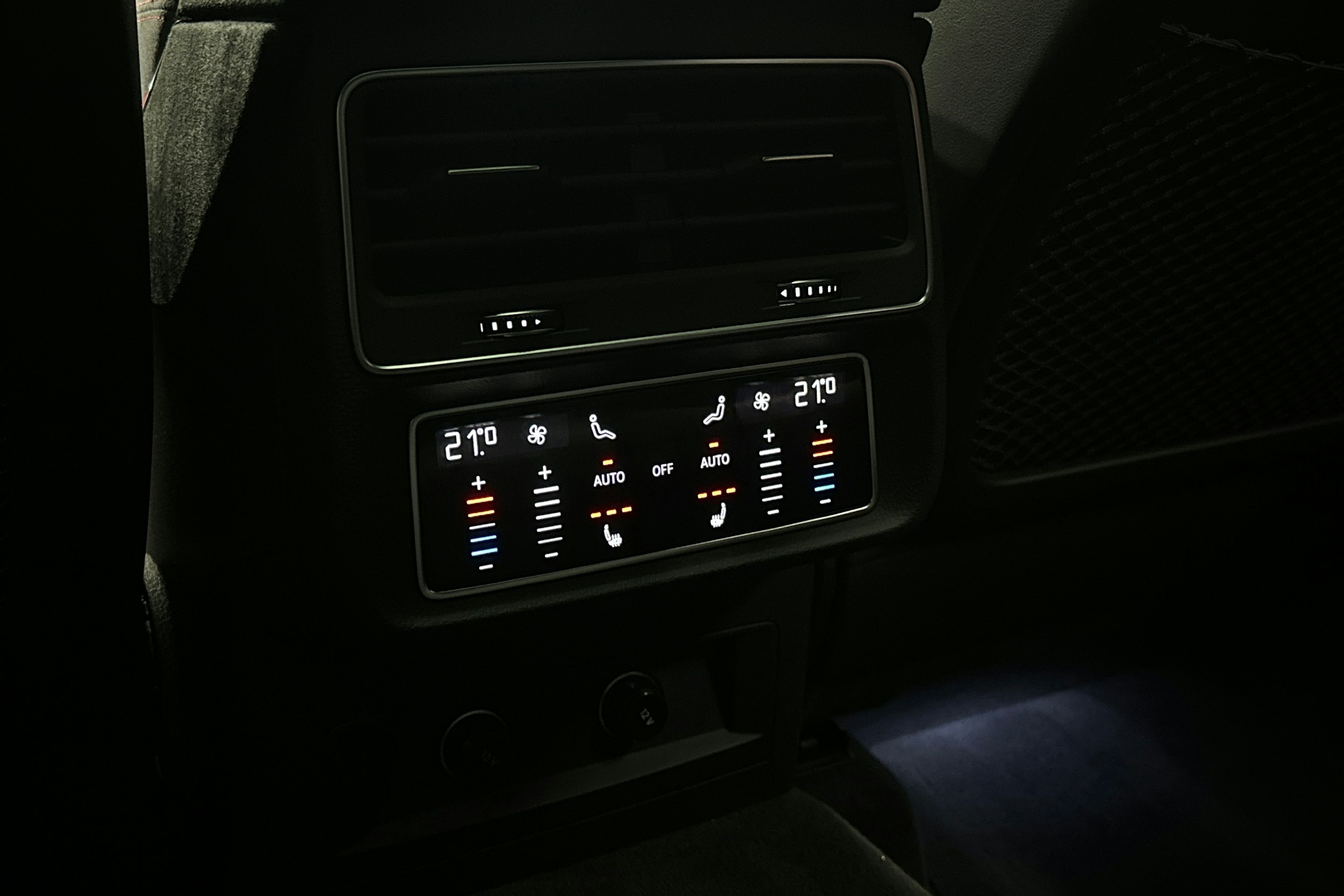 met. musta Audi RS Q8 2025 kuva 14.