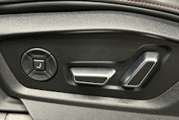 met. musta Audi RS Q8 2025 kuva 16.