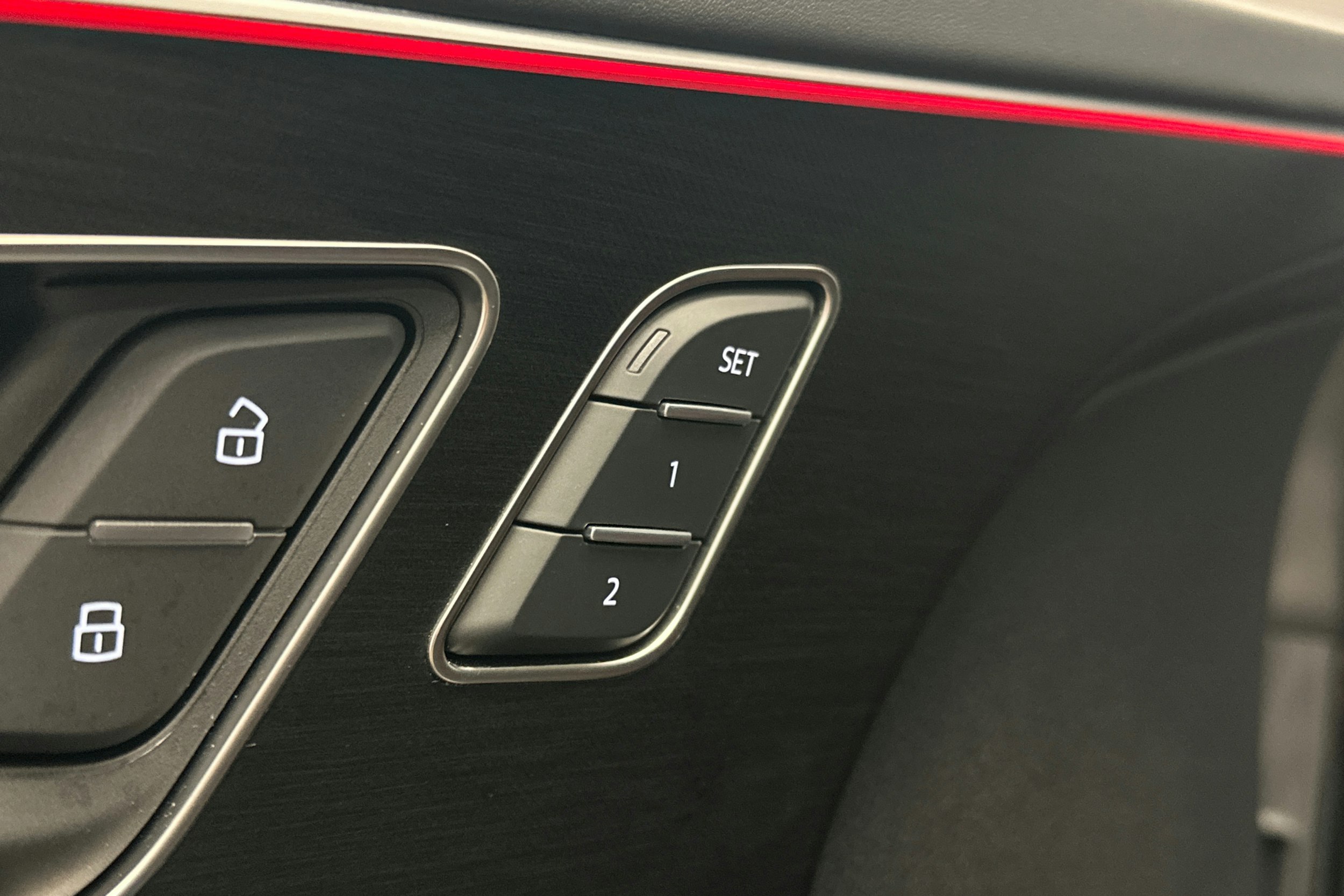 met. musta Audi RS Q8 2025 kuva 17.