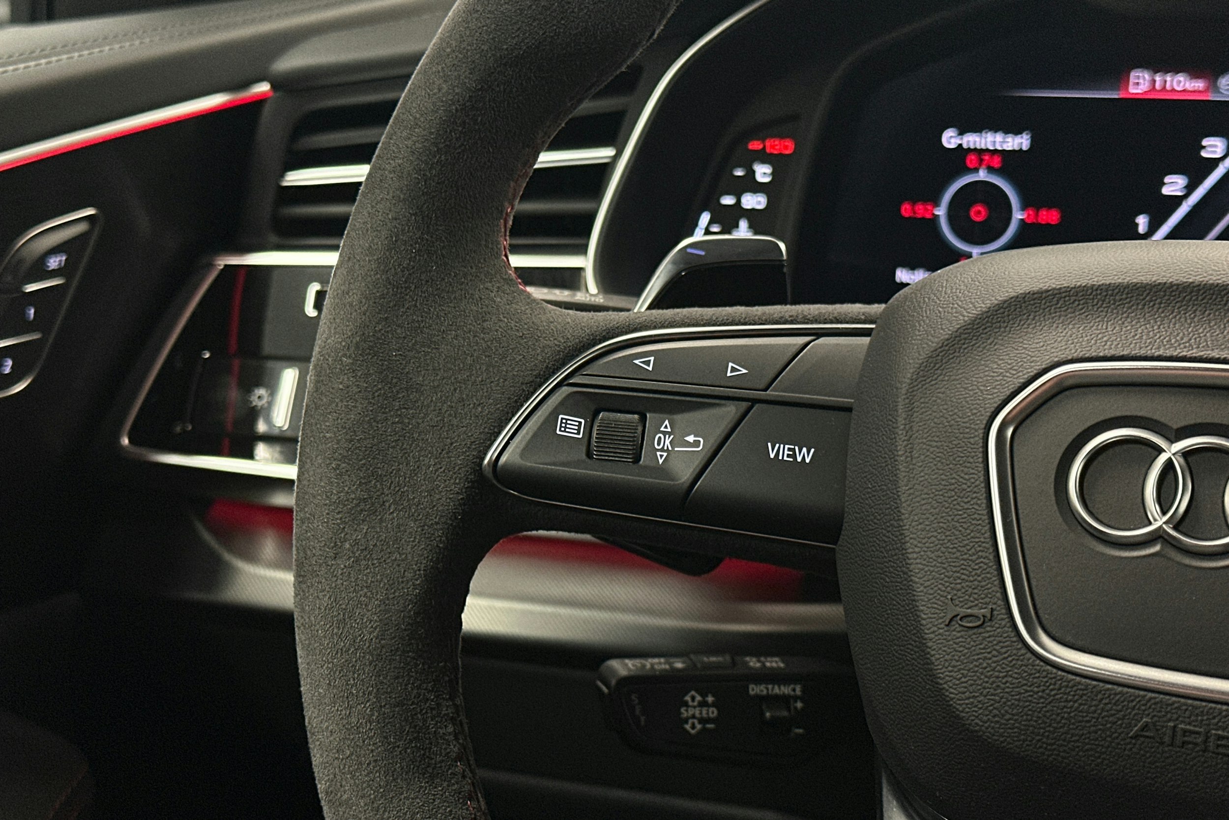 met. musta Audi RS Q8 2025 kuva 19.