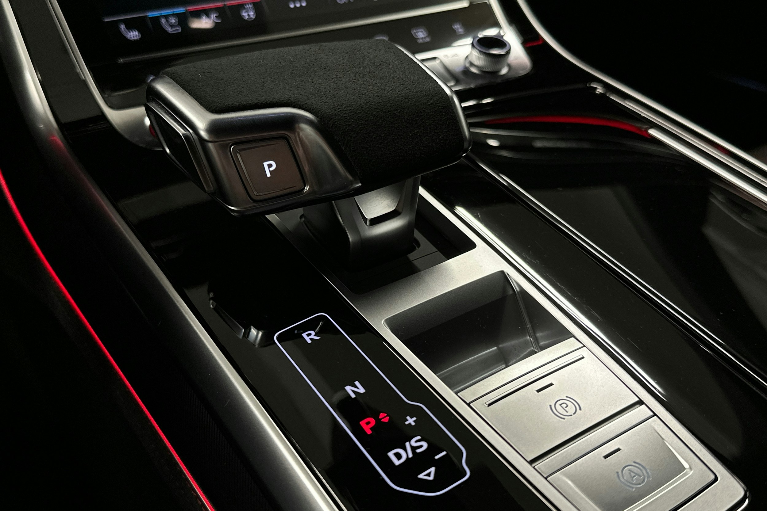 met. musta Audi RS Q8 2025 kuva 34.