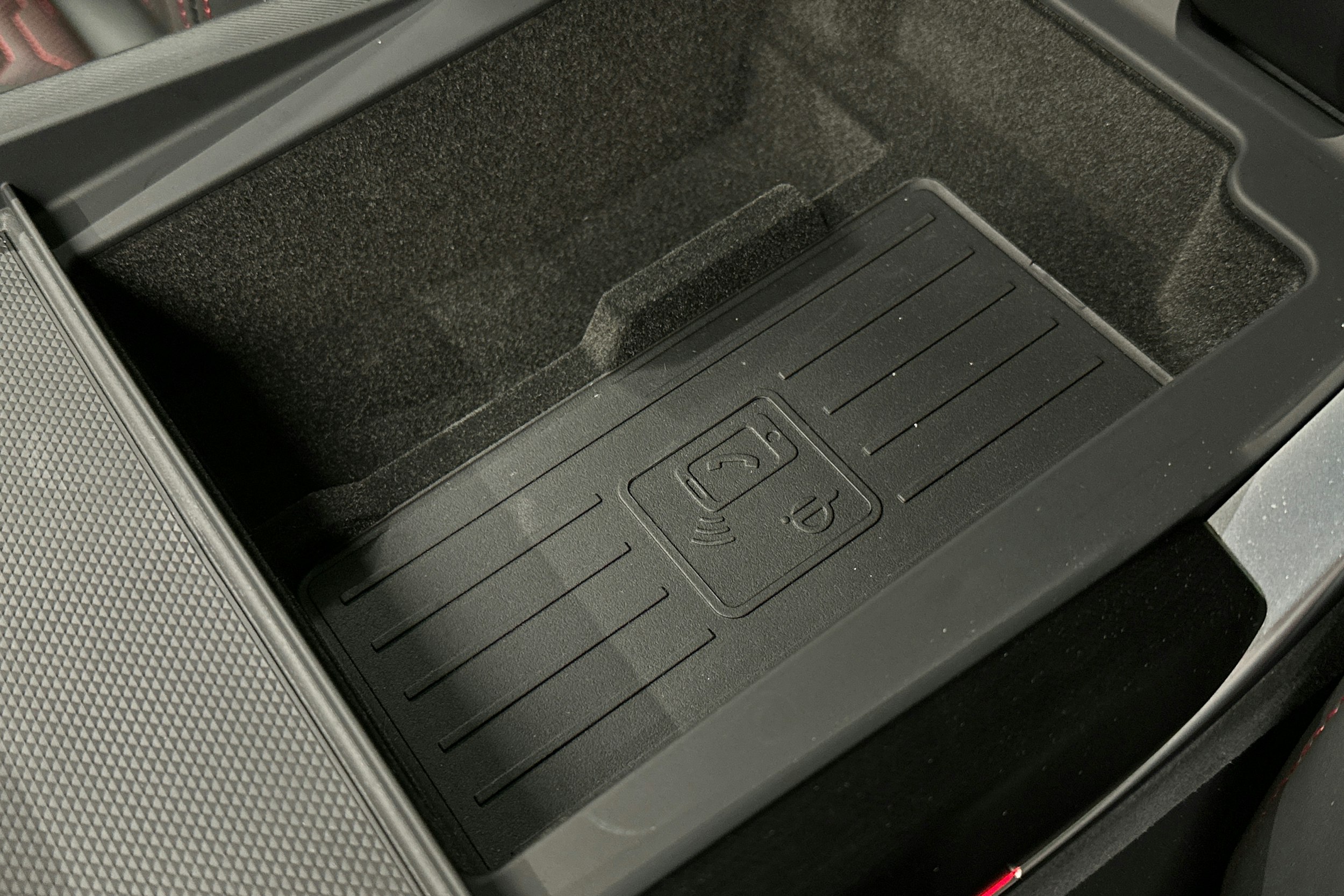 met. musta Audi RS Q8 2025 kuva 35.