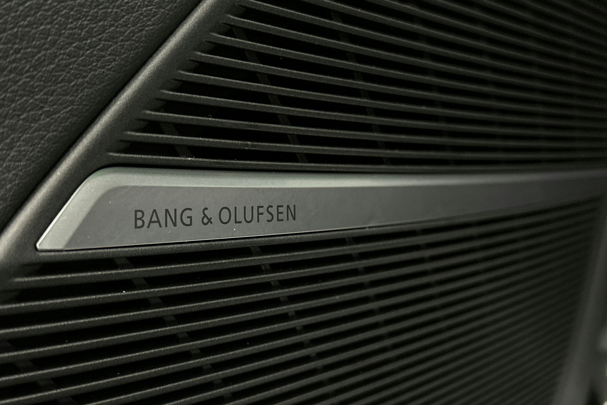 met. musta Audi RS Q8 2025 kuva 36.