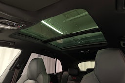 met. musta Audi RS Q8 2025 kuva 37.