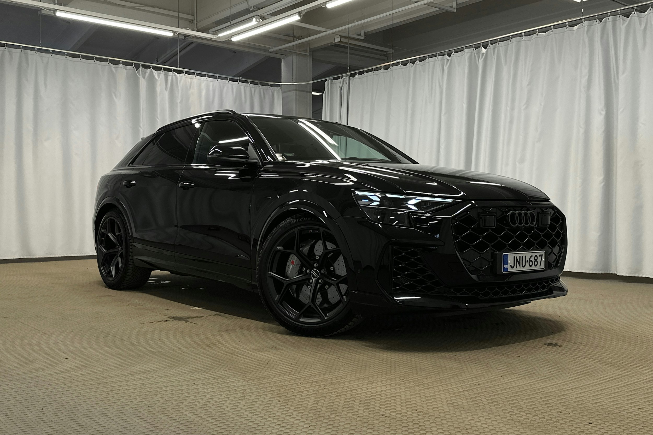 met. musta Audi RS Q8 2025 kuva 39.