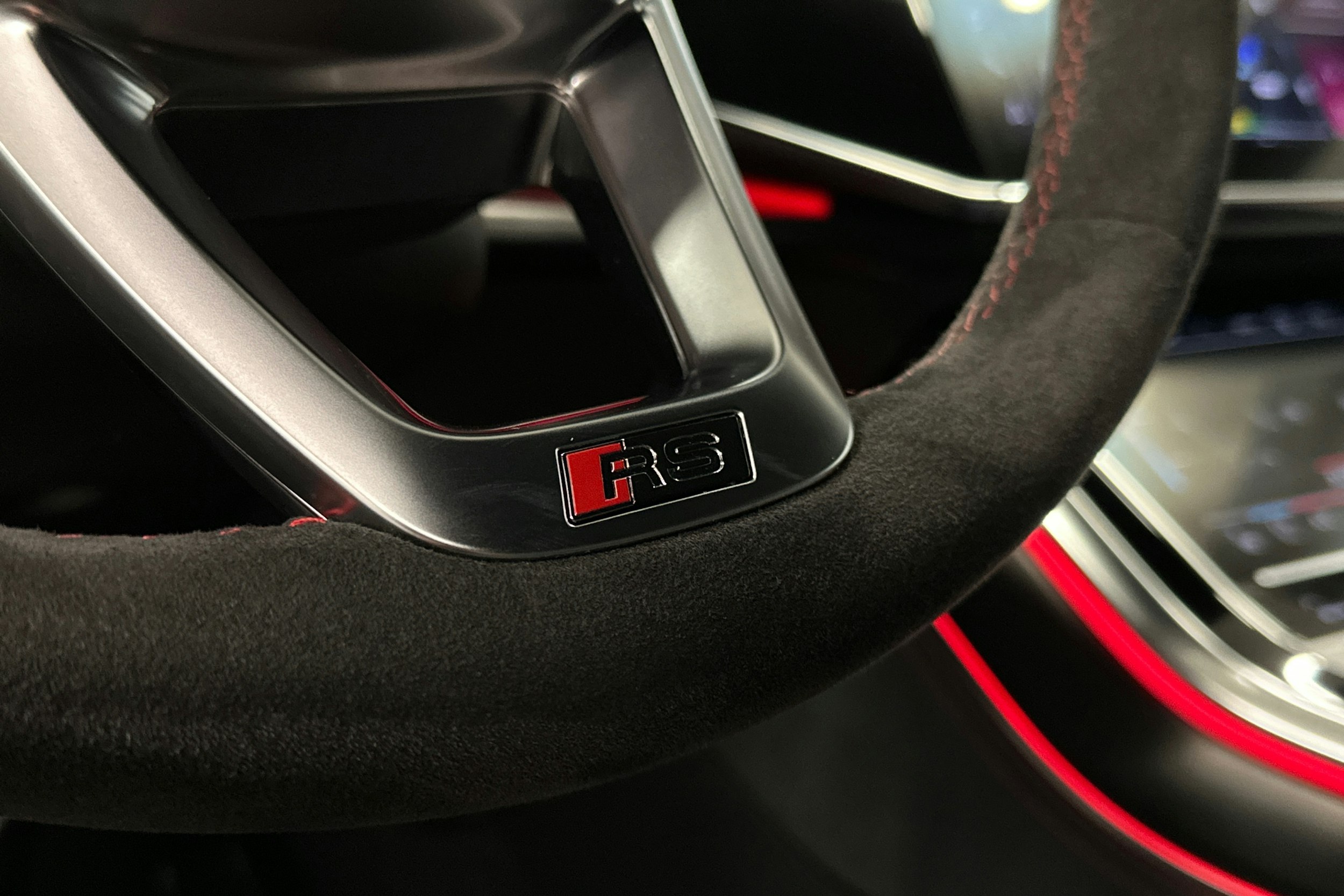 met. musta Audi RS Q8 2025 kuva 43.