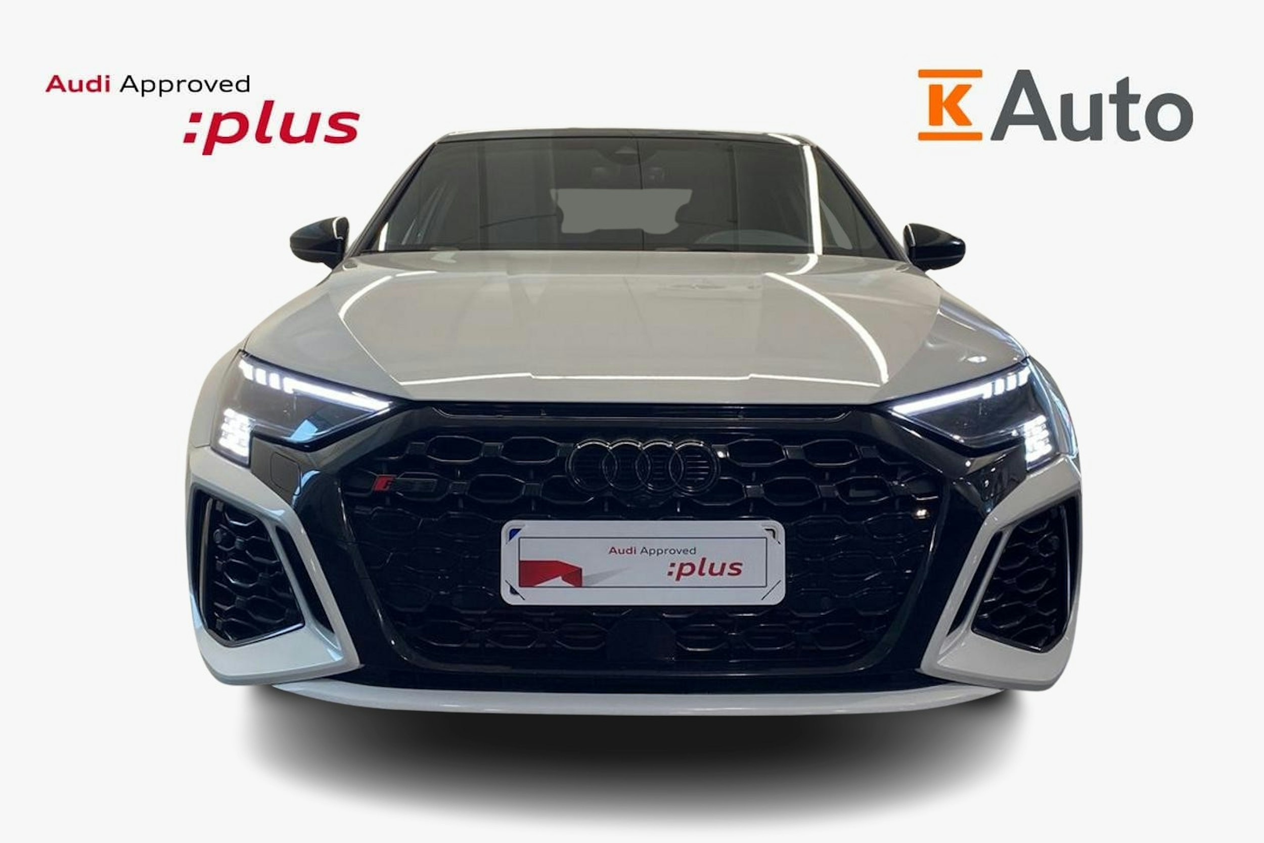 valkoinen Audi RS3 2022 kuva 5.