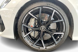 valkoinen Audi RS3 2022 kuva 11.